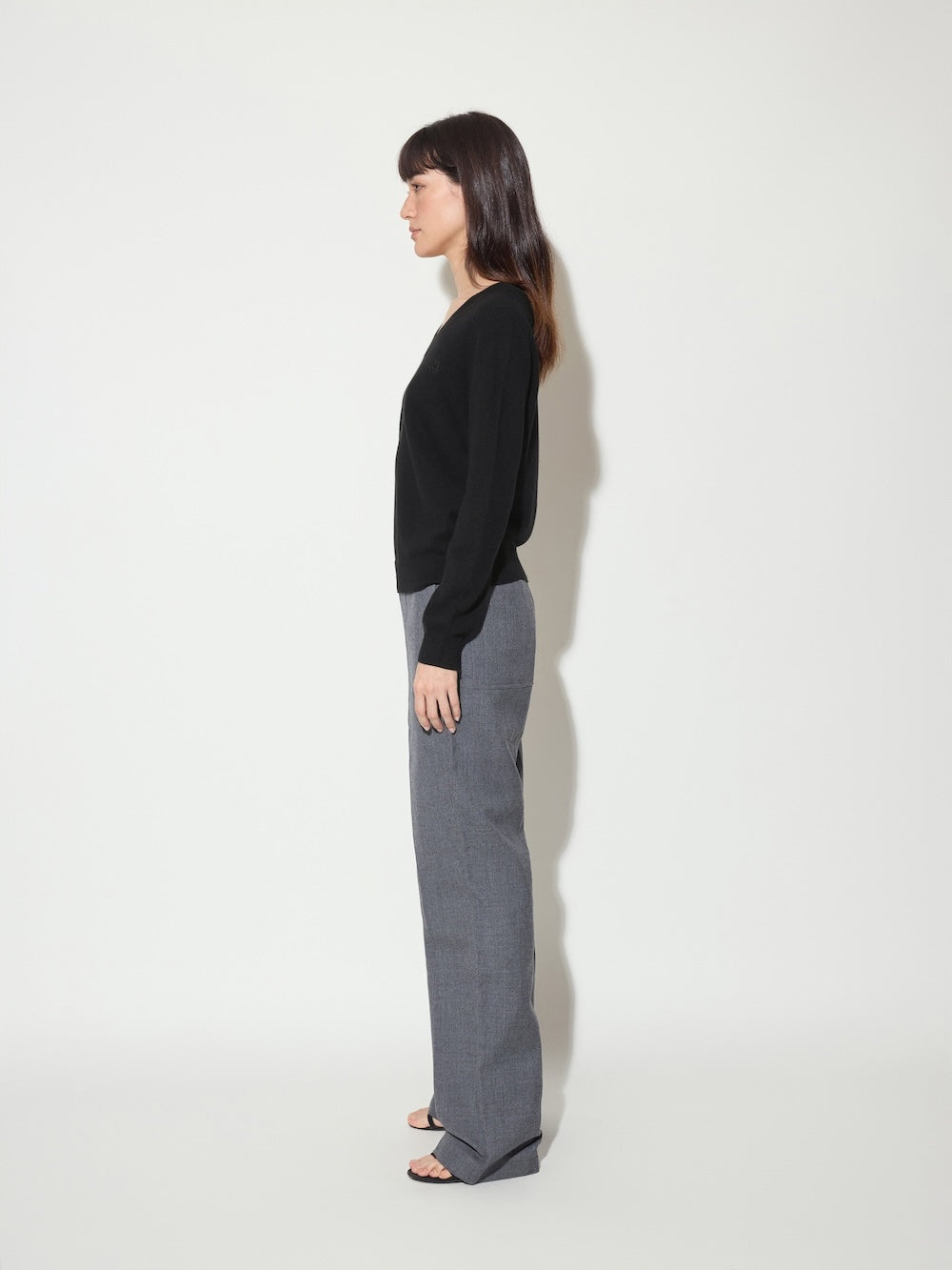 The Curator Ink Sofa V neck Cashmere Sweater