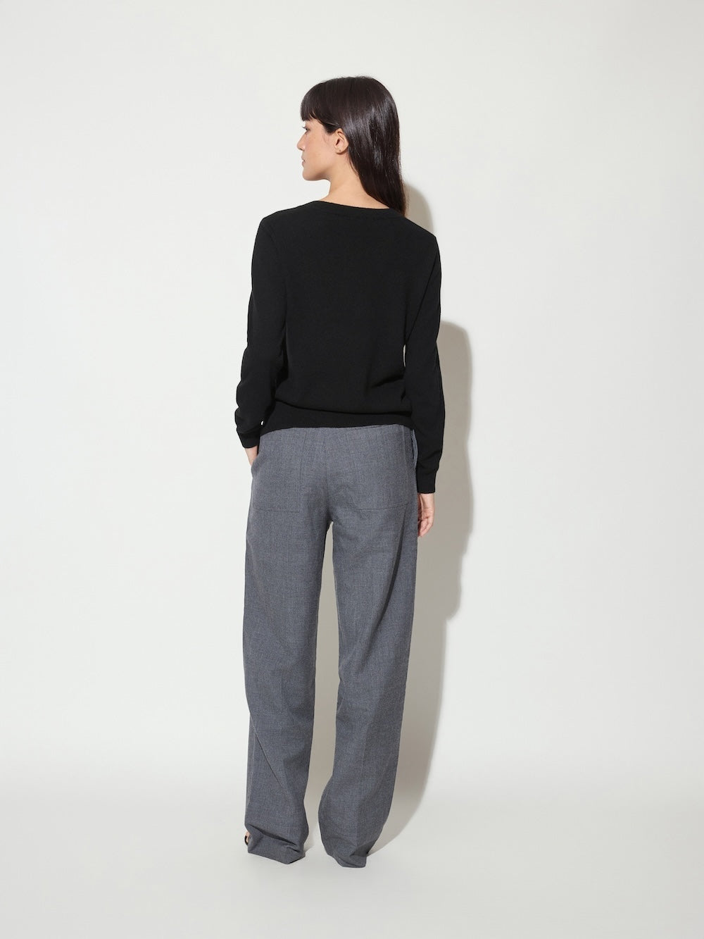The Curator Ink Sofa V neck Cashmere Sweater
