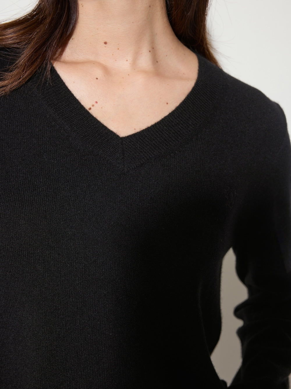 The Curator Ink Sofa V neck Cashmere Sweater