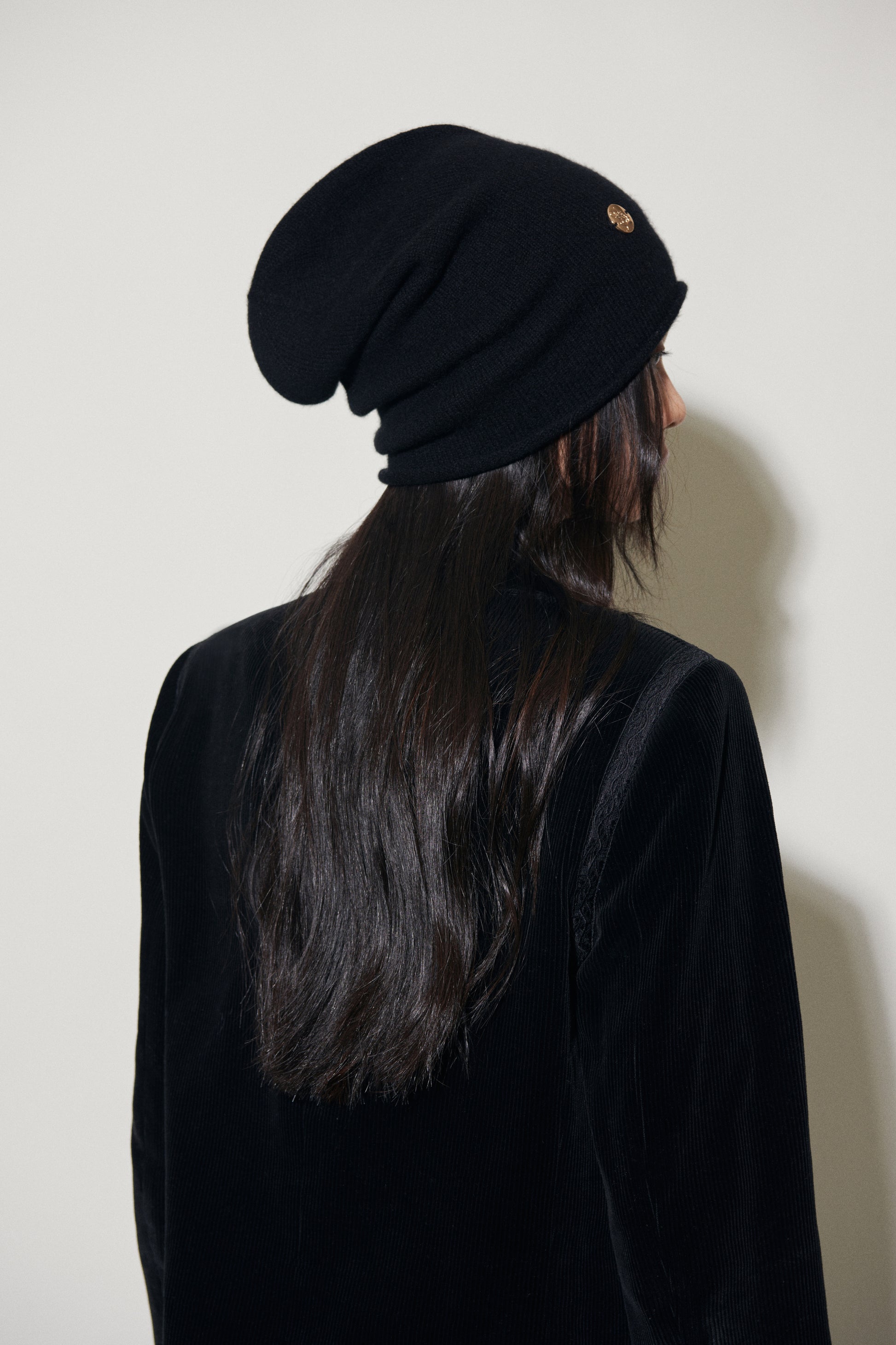 OnTheSofa cashmere beanie black